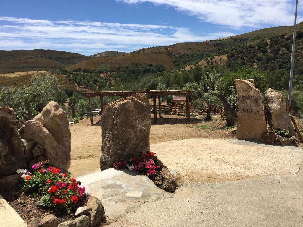 Il Giardino Di Daniela Bed & Breakfast San Teodoro  Dış mekan fotoğraf