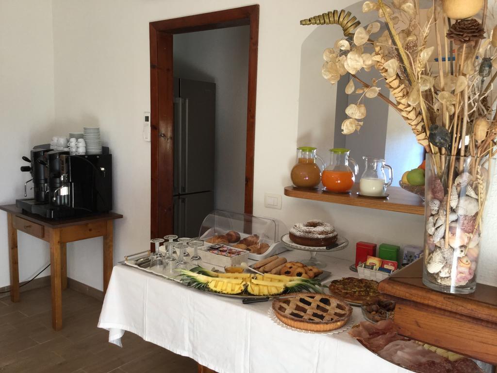 Il Giardino Di Daniela Bed & Breakfast San Teodoro  Dış mekan fotoğraf