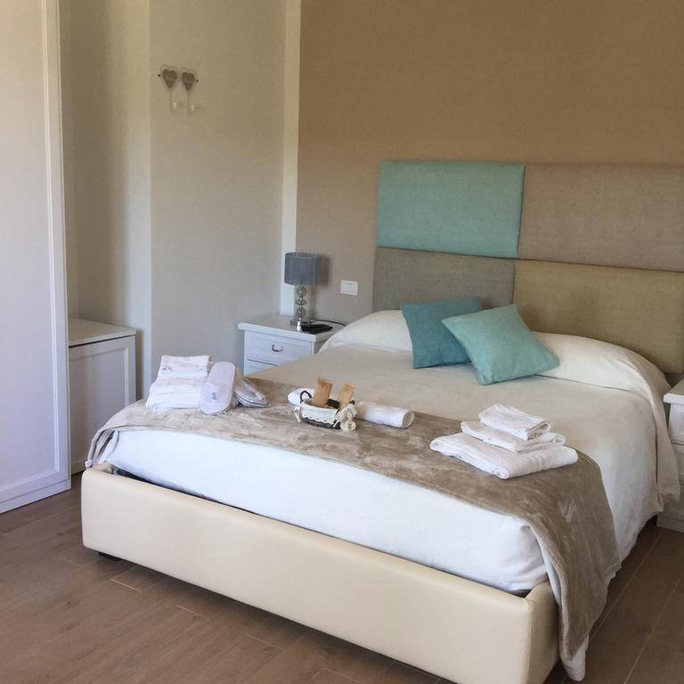 Il Giardino Di Daniela Bed & Breakfast San Teodoro  Dış mekan fotoğraf